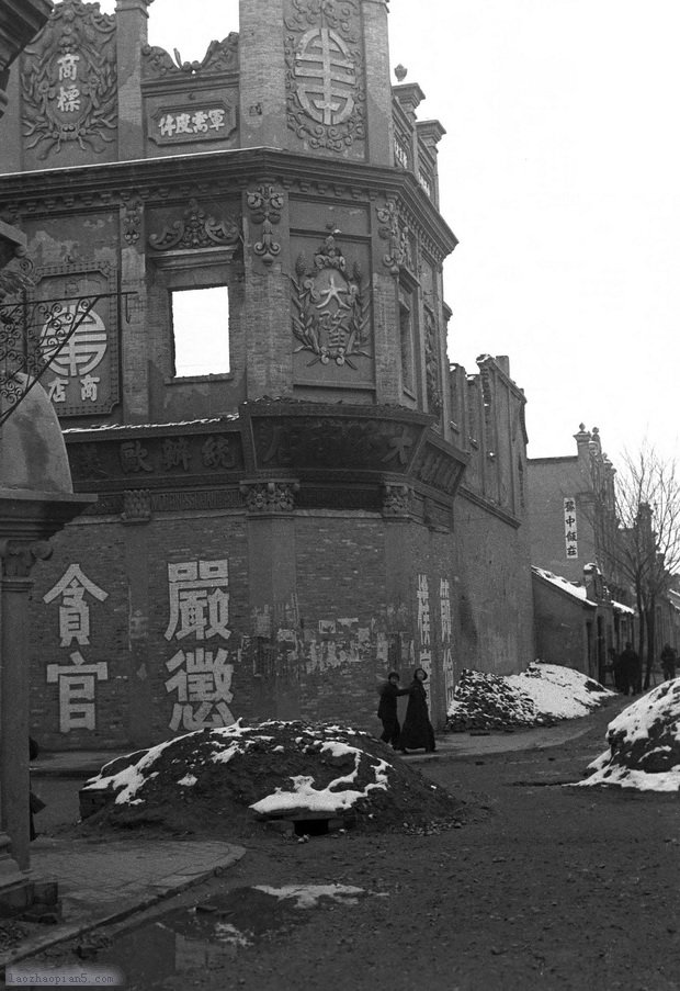 图片[6]-Old photos of Zhengzhou in 1943. The commercial street in front of the railway station was shabby under Japanese bombing-China Archive