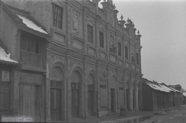 图片[9]-Old photos of Zhengzhou in 1943. The commercial street in front of the railway station was shabby under Japanese bombing-China Archive