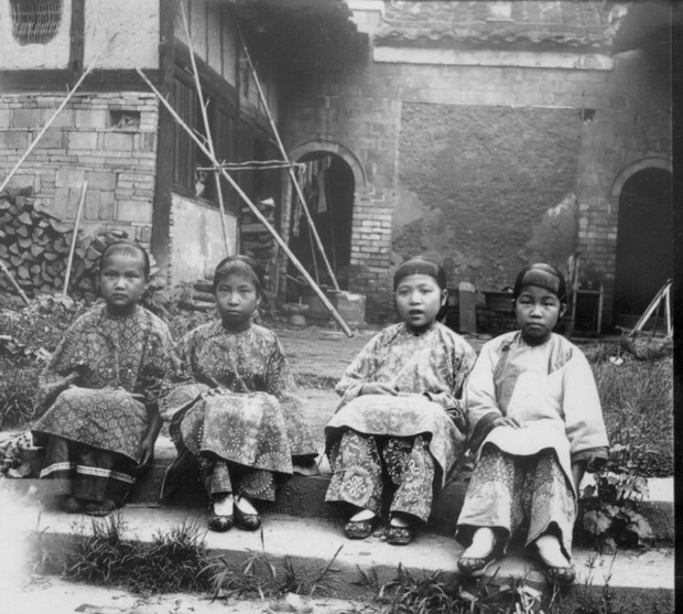 图片[8]-Old photos of Fuzhou in 1900 Group photos of Manchu officials and children in Fuzhou-China Archive