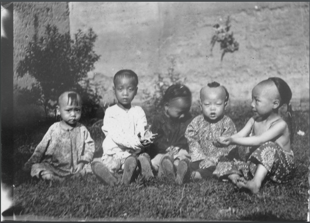 图片[10]-Old photos of Fuzhou in 1900 Group photos of Manchu officials and children in Fuzhou-China Archive