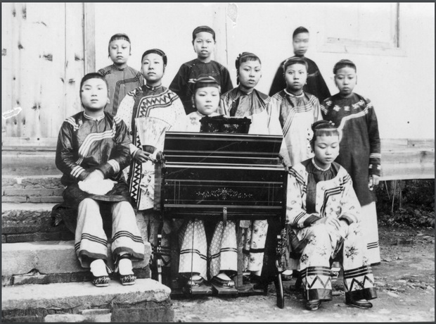 图片[9]-Old photos of Fuzhou in 1900 Group photos of Manchu officials and children in Fuzhou-China Archive