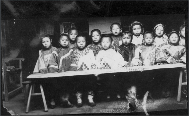 图片[12]-Old photos of Fuzhou in 1900 Group photos of Manchu officials and children in Fuzhou-China Archive