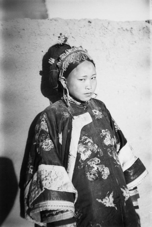 图片[8]-In 1934, an old photo of a young and beautiful Tu woman who likes riding donkeys in Huzhu County, Qinghai Province-China Archive