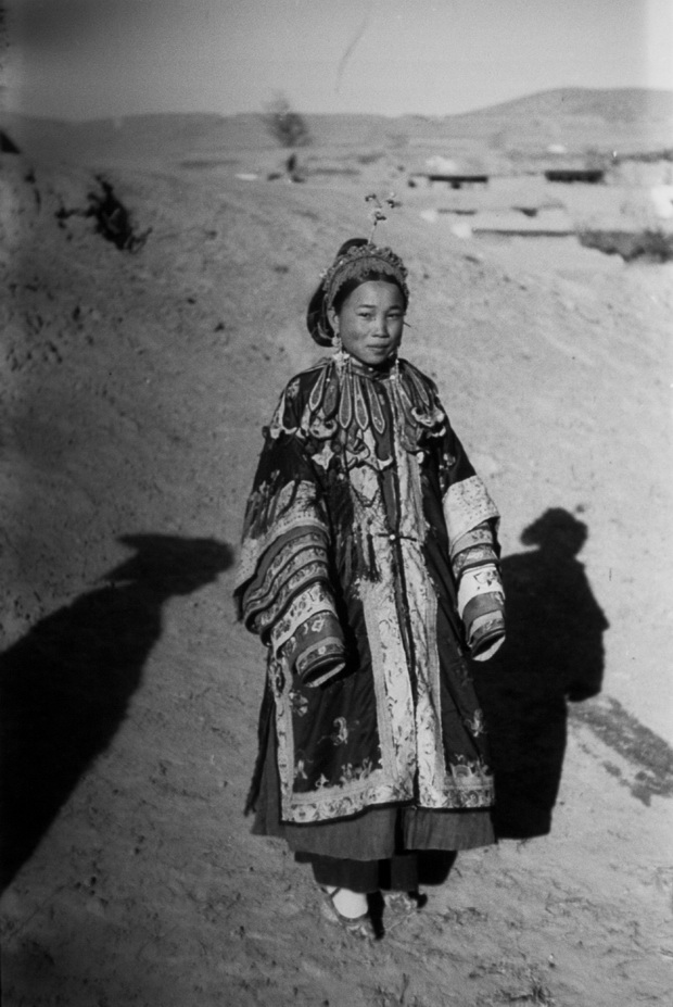 图片[9]-In 1934, an old photo of a young and beautiful Tu woman who likes riding donkeys in Huzhu County, Qinghai Province-China Archive