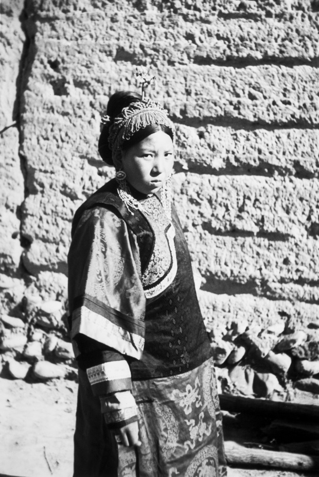 图片[5]-In 1934, an old photo of a young and beautiful Tu woman who likes riding donkeys in Huzhu County, Qinghai Province-China Archive