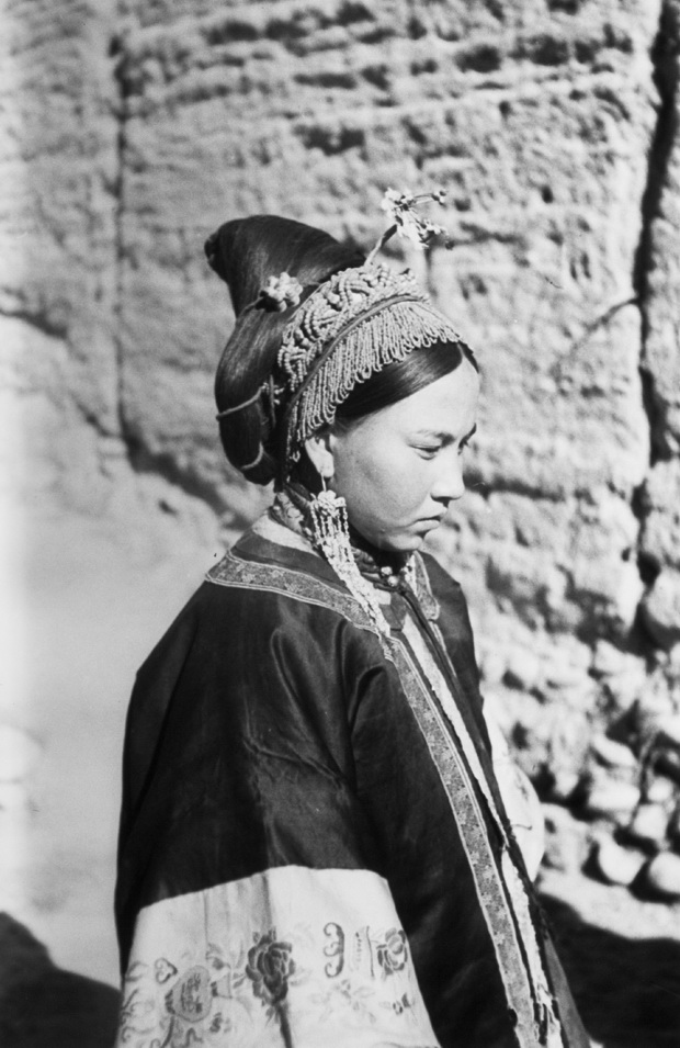 图片[3]-In 1934, an old photo of a young and beautiful Tu woman who likes riding donkeys in Huzhu County, Qinghai Province-China Archive