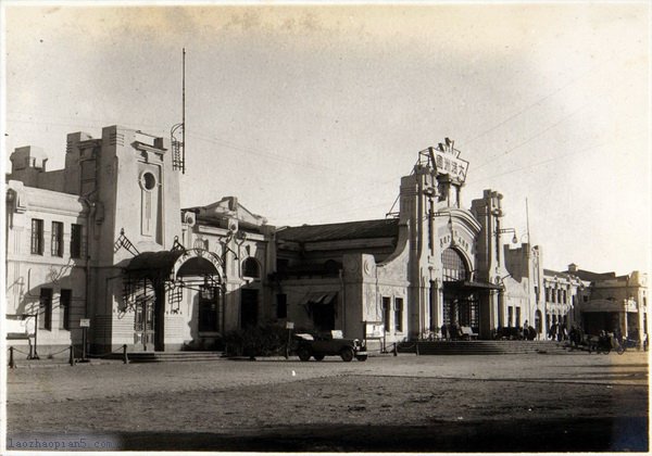 图片[1]-1934 Old photo of Harbin Street View Temple and Church Station in Harbin at that time-China Archive