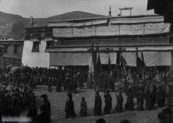 图片[4]-Old photos recorded at the site of the pilgrimage activity in Wendu Temple, Xunhua, Qinghai in 1932-China Archive