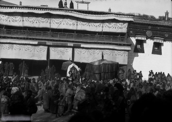 图片[7]-Old photos recorded at the site of the pilgrimage activity in Wendu Temple, Xunhua, Qinghai in 1932-China Archive