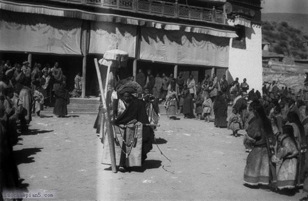 图片[8]-Old photos recorded at the site of the pilgrimage activity in Wendu Temple, Xunhua, Qinghai in 1932-China Archive