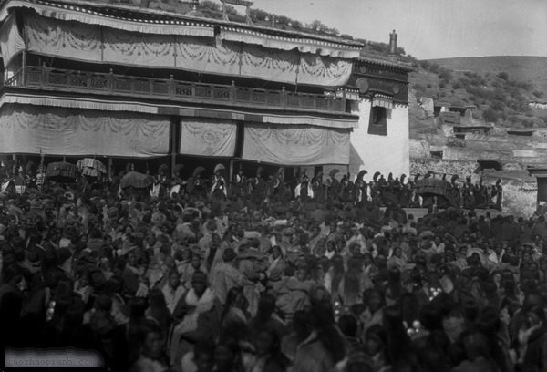 图片[6]-Old photos recorded at the site of the pilgrimage activity in Wendu Temple, Xunhua, Qinghai in 1932-China Archive