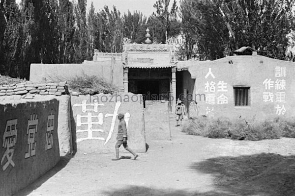 图片[1]-The old photos of Dunhuang, Gansu in 1943. The scenery of Mogao Grottoes in Dunhuang 80 years ago-China Archive