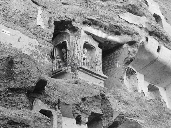 图片[16]-The old photos of Dunhuang, Gansu in 1943. The scenery of Mogao Grottoes in Dunhuang 80 years ago-China Archive