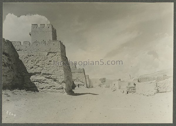 图片[1]-In 1925, the old photo of Dangar Ancient City in Huangyuan, Qinghai, used to be the capital of tea and horse merchants-China Archive