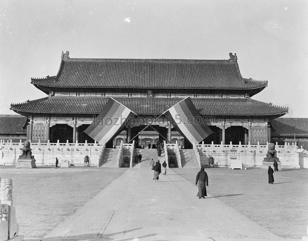 图片[2]-Photo taken by Gan Bo on the scene of the 1918 Beijing Palace Museum Peace Celebration Parade-China Archive