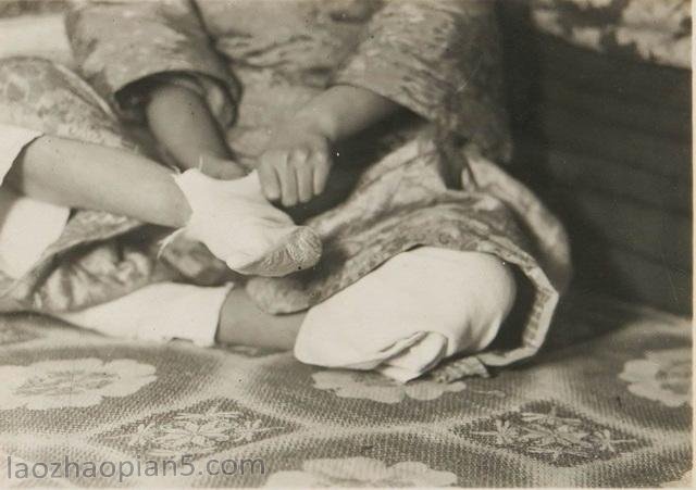 图片[7]-Old photo: the true appearance of the three inch golden lotus of old Chinese women-China Archive