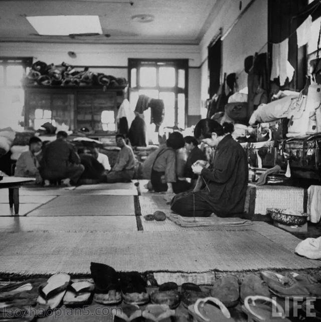 图片[6]-1945 Shanghai old photo Japanese prisoners waiting to be repatriated after the victory of the Anti Japanese War-China Archive