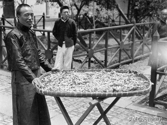 图片[9]-Old photos of street scenes in Hangzhou in 1917: leisurely life and developed handicraft industry-China Archive