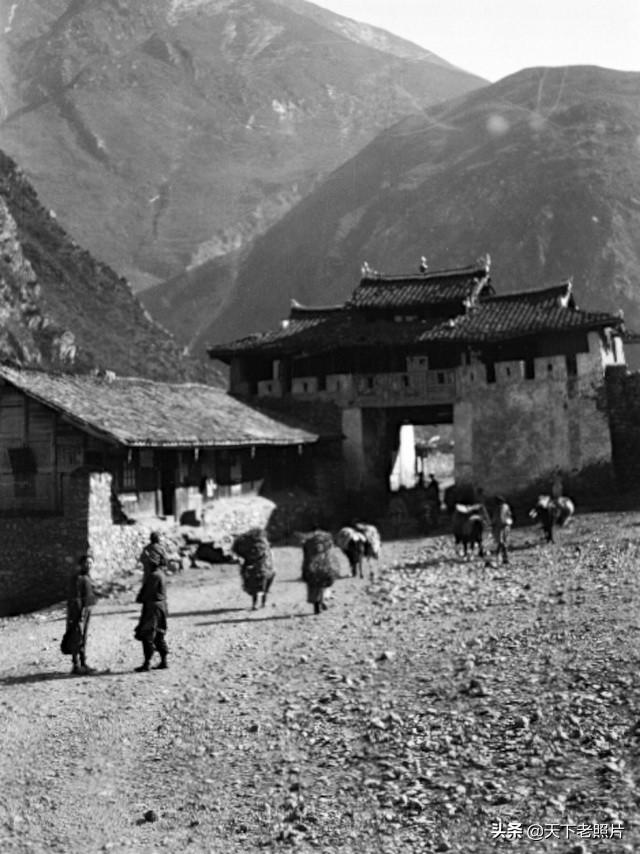 图片[11]-An old photograph of Kangding in Kangba Tibetan region in 1930, taken by Arnold Heim-China Archive